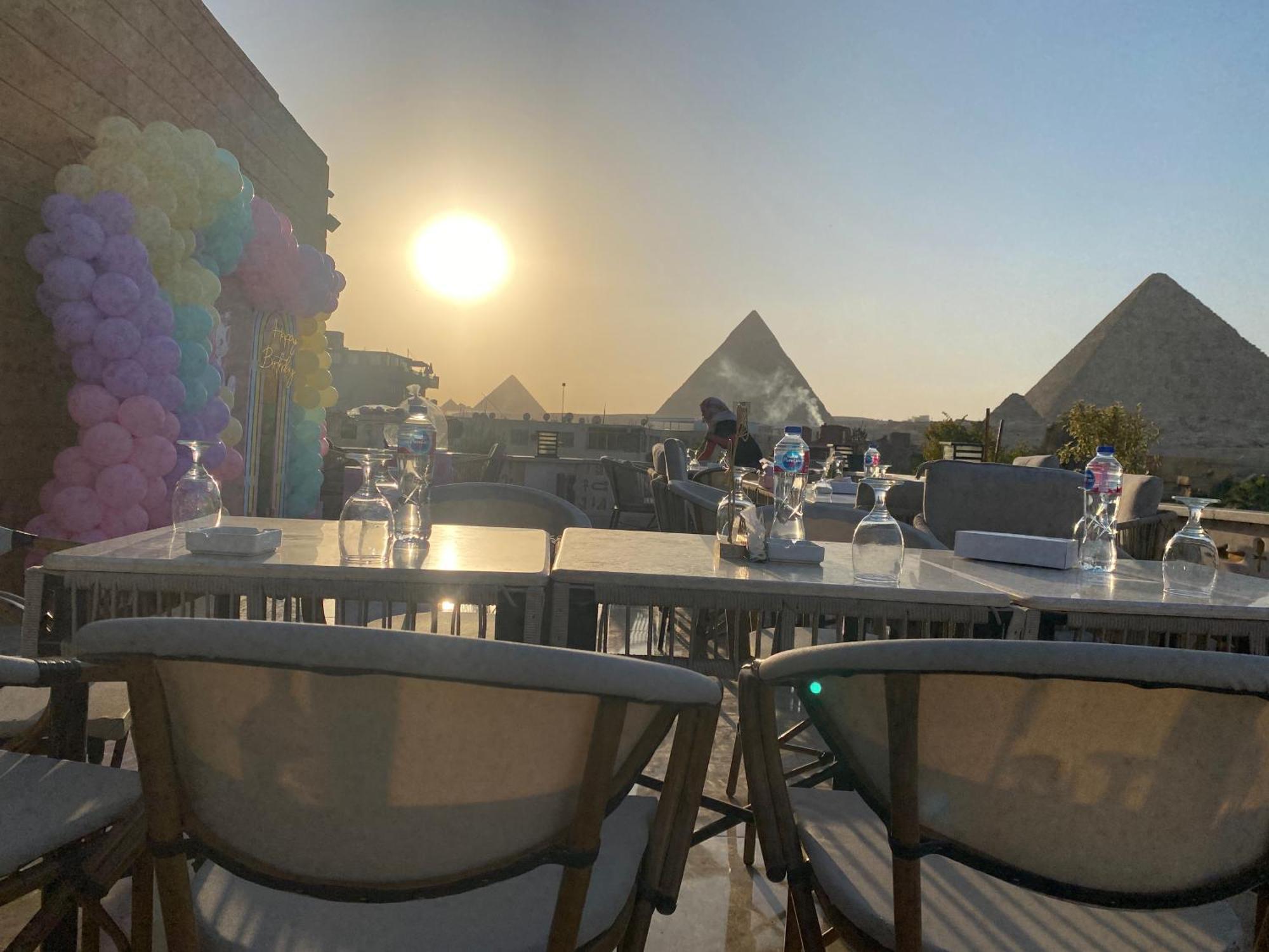 Queen Ash Pyramid View Inn Kafret el-Gabal Exteriör bild